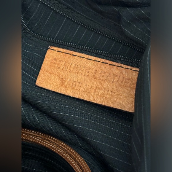 Handbag Genuine Leather Made in Italy 24” length Extra Straps - Picture 7 of 8